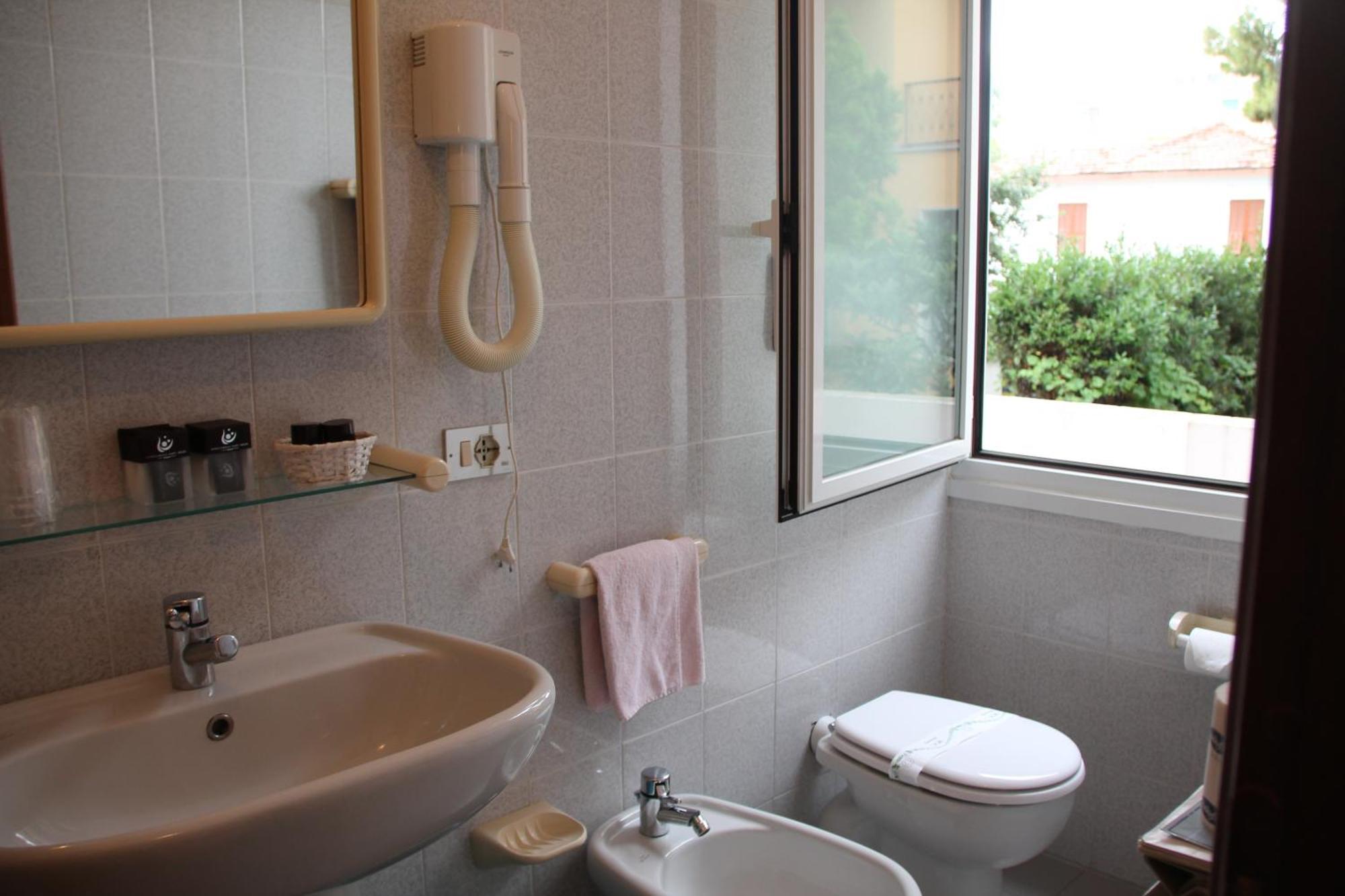 Hotel Helios Diano Marina Bilik gambar